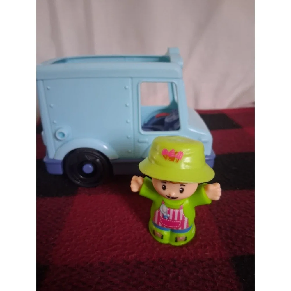 Fisher-Price Little People Share a Treat Blue Ice Cream Truck With Driver Figure